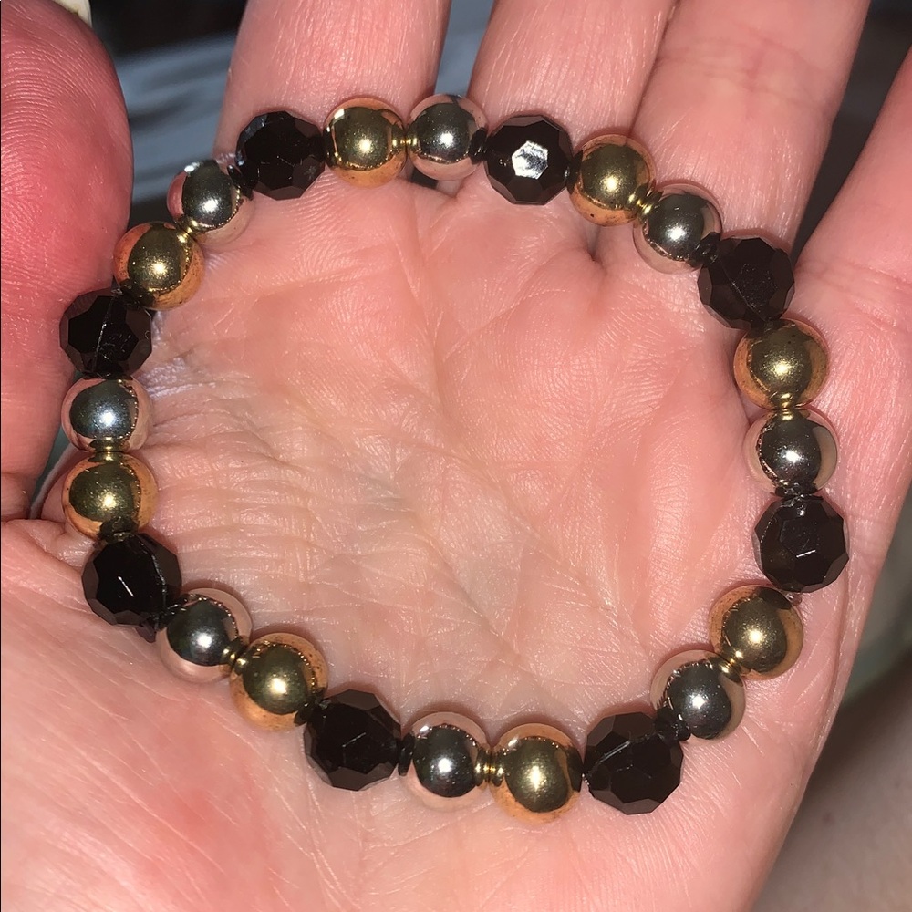 Elegant Black, Gold, and Silver Beaded stretch Bracelet - Picture 5 of 5